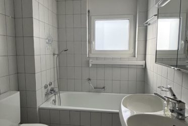 4.5 pièces rénové au calme avec vue dégagée.