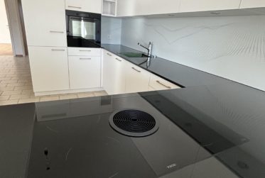 4.5 pièces rénové au calme avec vue dégagée.