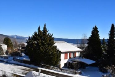 4.5 pièces rénové au calme avec vue dégagée.