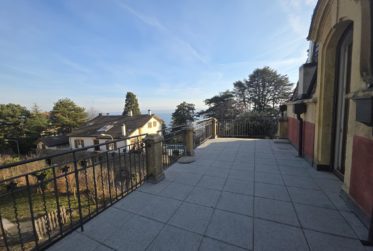 Studio avec grande terrasse et vue lac rénové