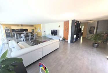 Appartement lumineux de 4.5 pièces avec terrasse, balcon et vue dégagée