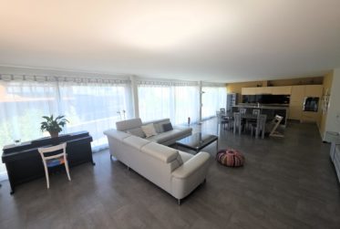 Appartement lumineux de 4.5 pièces avec terrasse, balcon et vue dégagée