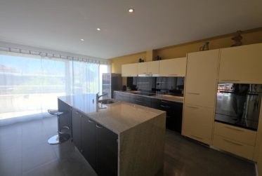 Appartement lumineux de 4.5 pièces avec terrasse, balcon et vue dégagée