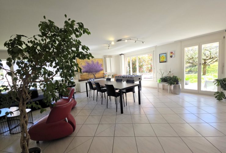 Superbe appartement spacieux de 5.5 pces avec jardin