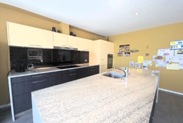 Appartement lumineux de 4.5 pièces avec terrasse, balcon et vue dégagée