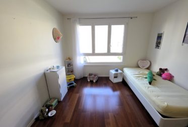 Appartement lumineux de 4.5 pièces avec terrasse, balcon et vue dégagée
