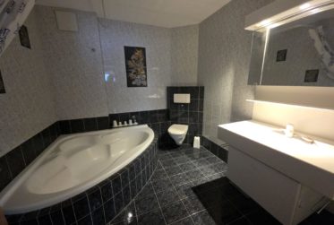 Superbe appartement spacieux de 5.5 pces avec jardin