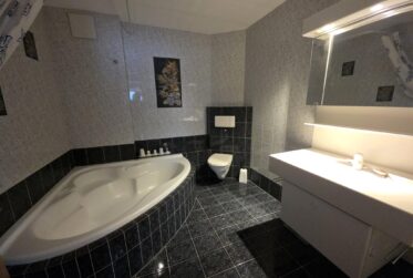 Superbe appartement spacieux de 5.5 pces avec jardin